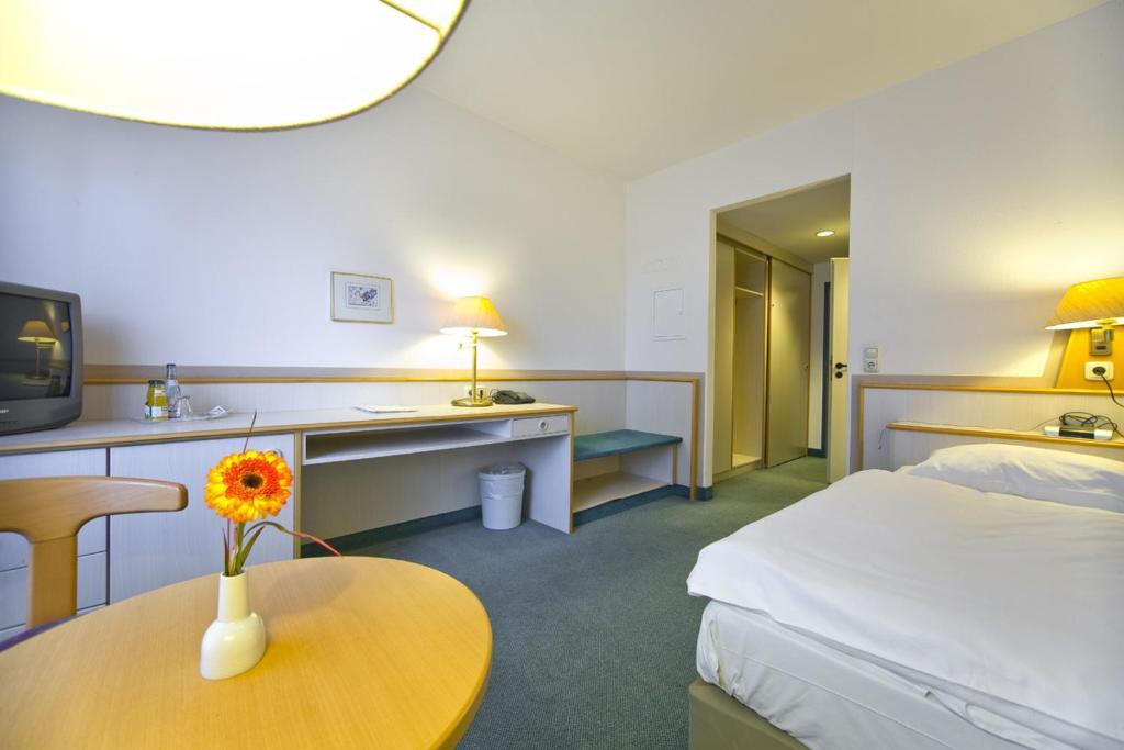 Leine-Hotel Gottingen Room photo